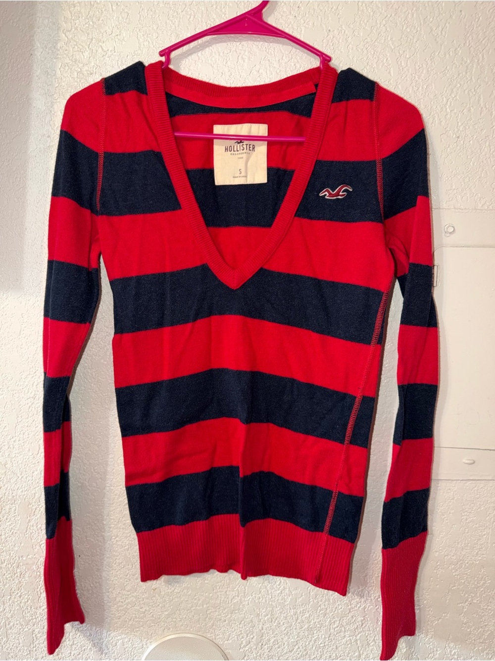 Hollister Red & Navy Striped V‑Neck Sweater y2k